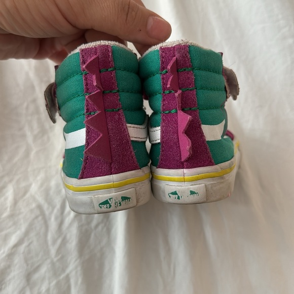 Vans - Picture 4 of 5